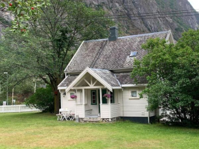 Aobrio Holidayhouse, authentic norwegian farmhouse close to Flåm